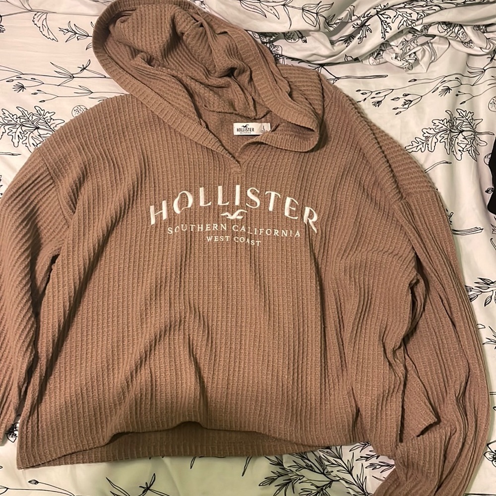TAN COLORED HOLISTER TOP/JACKET/HOODIE